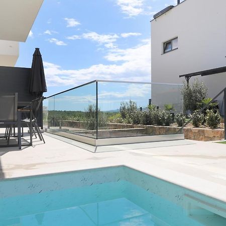 נייביצה Brand New Apartment With Private Pool מראה חיצוני תמונה