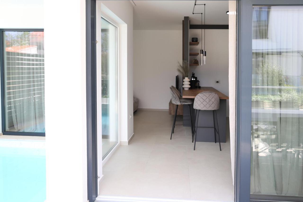 נייביצה Brand New Apartment With Private Pool מראה חיצוני תמונה
