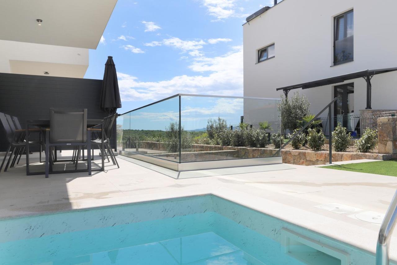 נייביצה Brand New Apartment With Private Pool מראה חיצוני תמונה