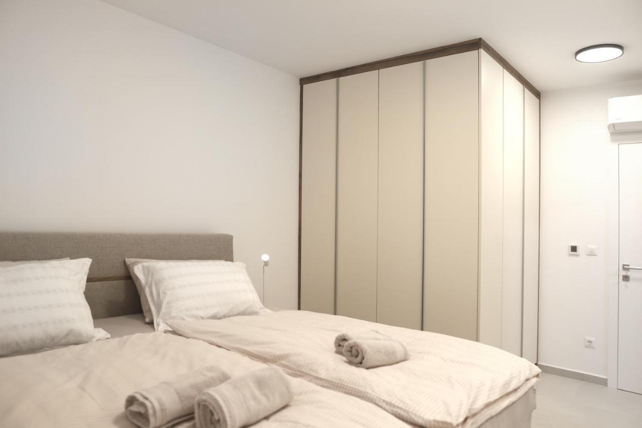 נייביצה Brand New Apartment With Private Pool מראה חיצוני תמונה