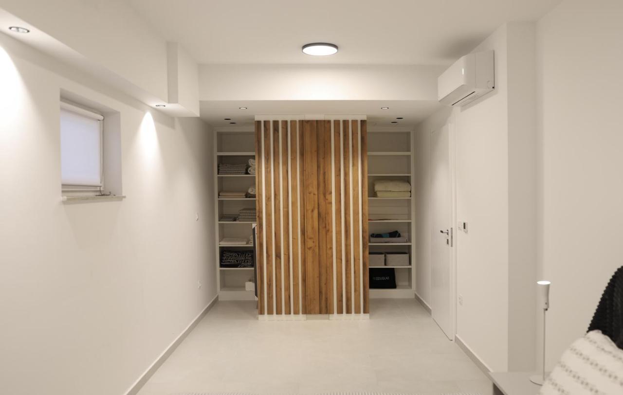 נייביצה Brand New Apartment With Private Pool מראה חיצוני תמונה